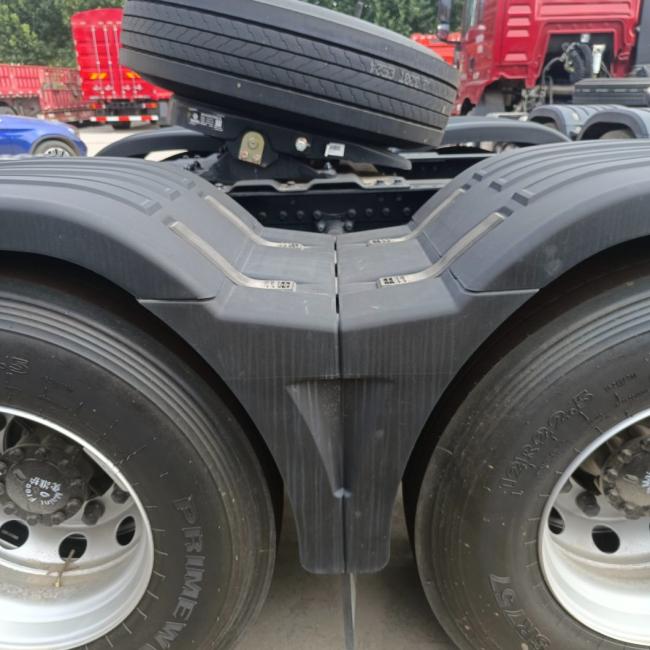 Dongfeng Tianlong Flagship King Edition 6X4 LNG Automatic Transmission Traction Transport Truck