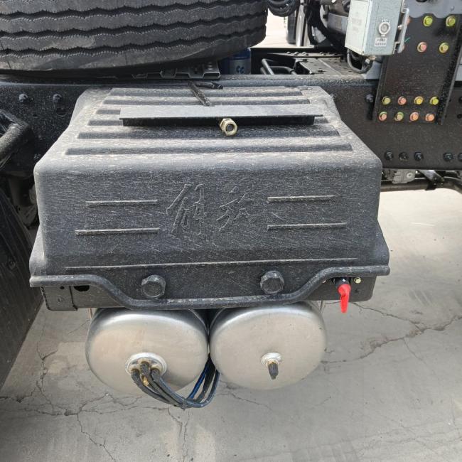 High-Power Liberation Jh6 630HP Gas Tractor Truck with Steering