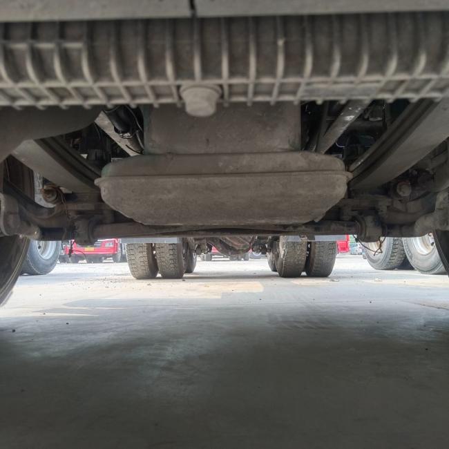 China FAW Jiefang J6plng Gas 6X4 and 6X2 Traction Transport Trucks Tractors