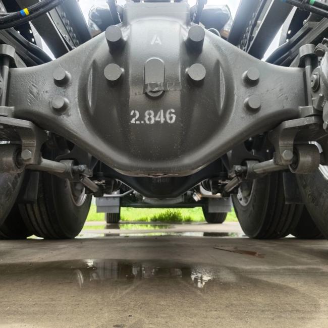 Low Price Sale of 2024 Chinese Heavy-Duty Truck HOWO LNG540HP Automatic Transmission Transport Tractor