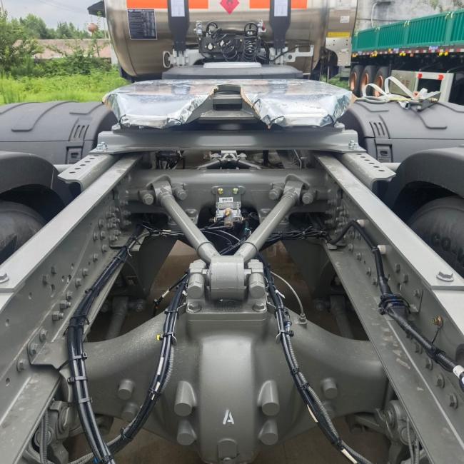 2024 LNG Fuel Transport Truck with Power-Assisted Hydraulic Steering