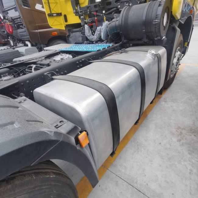 6X4 Beiben Tractor Truck with Hydraulic Power Steering System