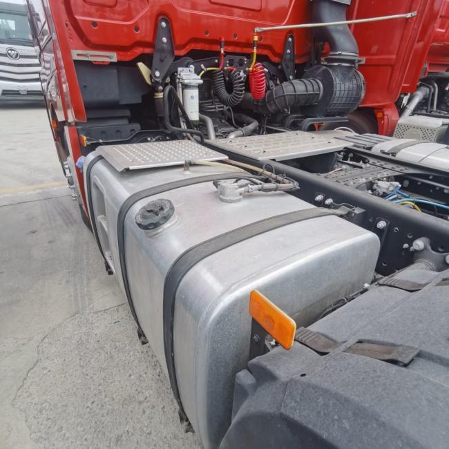 JAC 6X4 Truck with 600L Fuel Tank for Optimal Performance