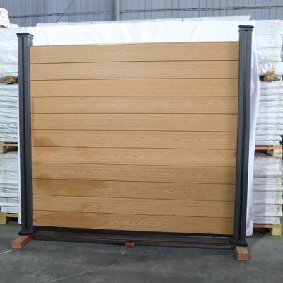 中国 Easy Installation WPC Fence Panels Composite Wood Privacy Garden Aluminum Post 販売のため
