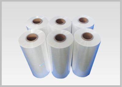 China Película transparente soplada Rolls de la manga de encogimiento de calor del PVC para las etiquetas de la botella de cristal en venta