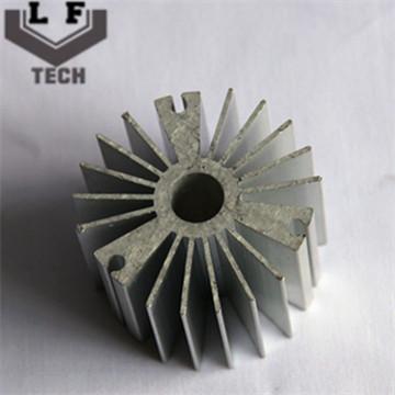 中国 円形の高精度の鍛造材LED PCBの穂軸のためのアルミニウム脱熱器110直径 販売のため