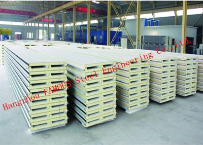 China 970mm Water Resistant Insulated PU Sandwich Panels for Prefab House Roof Panel for sale