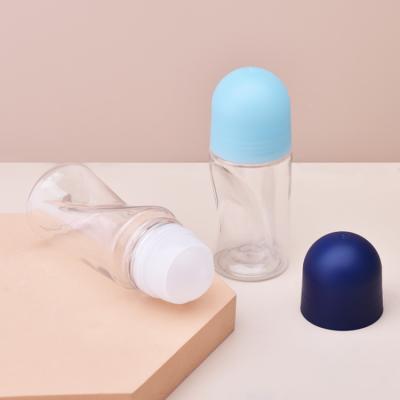 中国 Smooth Plastic Roller Bottle Customizable Logo And Color For Cosmetic Essential Oil Usage 販売のため