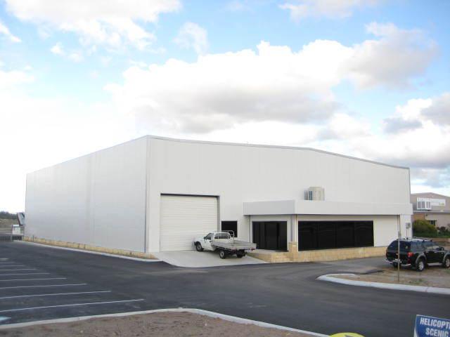 Construction process of steel hangar