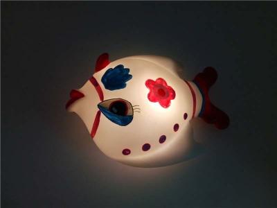 China Unique Eco-friendly Vinyl LED Battery- powered Fish Baby Kid Room light toy for sale