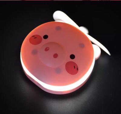 China Carton USB rechargeable pig bear mini fan LED light cosmetic make up mirror LED light fan for sale