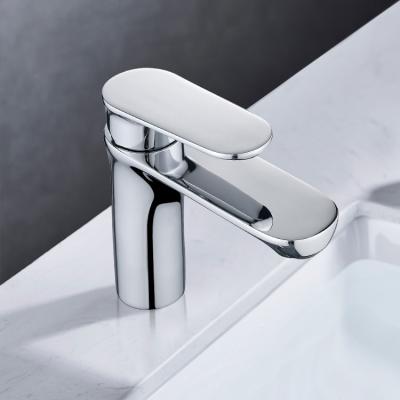 China Brass Modern Single Handle Basin Mixer Hot Cold Basin Taps In Chrome for sale