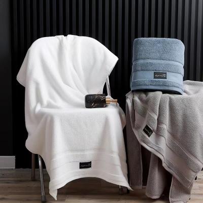 China Conjuntos de toallas de algodón puro de bordado personalizado para alquiler de vacaciones en el hogar o en el hotel en venta