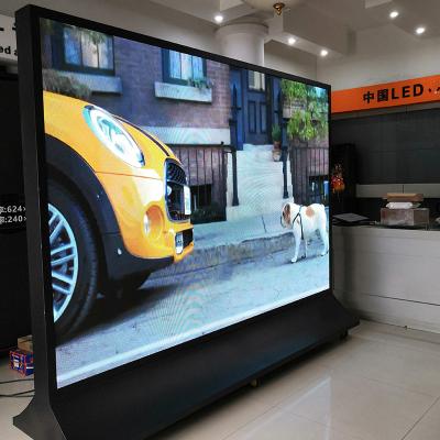 China Pantalla de pantalla de vídeo LED de alto rendimiento P2.5 P4 Pantalla de visualización LED interior y exterior Señalización digital móvil en venta