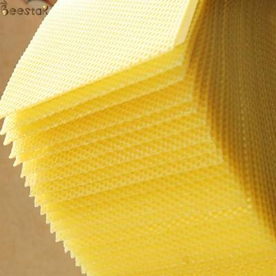 China Food Grade B Bees Wax Honeycomb Sheets Beeswax Foundation Sheet Natural for sale