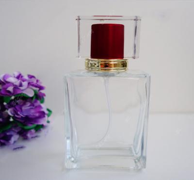 China Garrafas de perfume de vidro quadradas claras com volume sem perigo para as crianças do tampão 50ml à venda