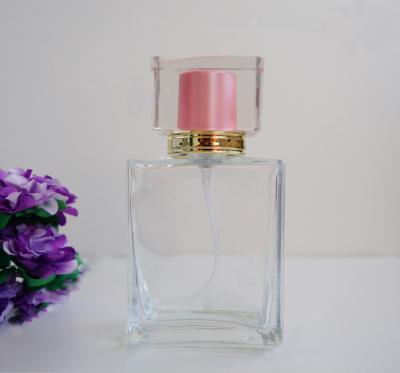 China Garrafas de perfume de vidro 50ml do quadrado do padrão de Iso com pulverizador da bomba à venda