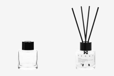 China La botella de perfume recargable clara redonda/el espray de perfume vacío embotella 50ml en venta