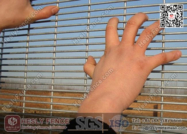 Galvanised 358 anti climb mesh panel