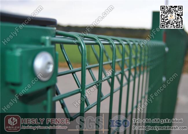 Rolltop mesh fence