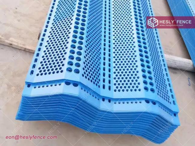 Double peaks wind barrier panels