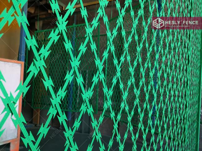 powder coated razor mesh fence