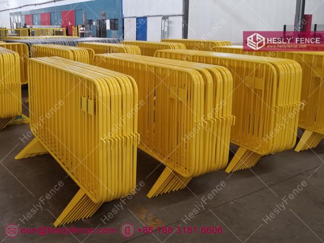 pedestrian barriers HeslyFence
