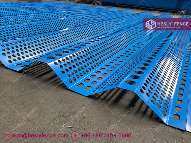 three peaks wind breaker panels