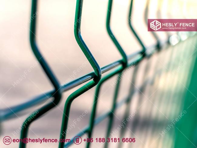 green wire mesh fence panel