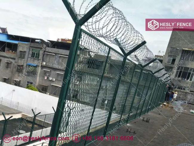 China Wire Mesh Fencing Supplier