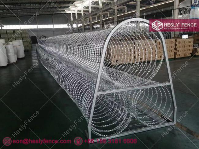 rapid depoyment razor wire barrier