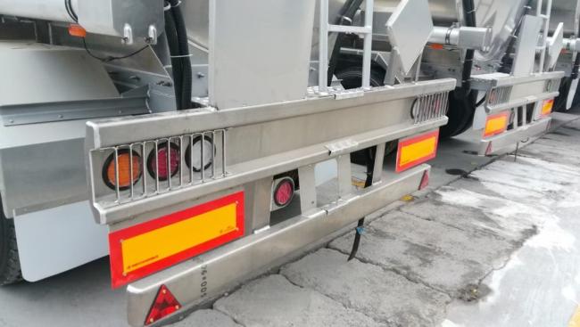 30000L~50000L Carbon Steel/Stainless Steel/Aluminum Truck Semi Trailer for Oil/Fuel/Diesel/Gasoline Transport