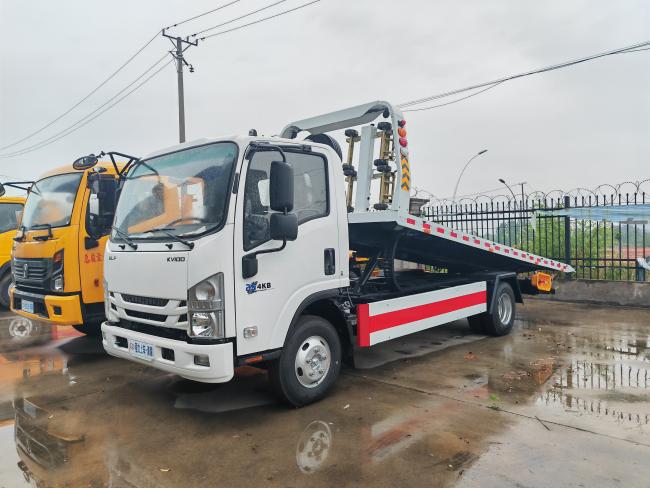 ISUZU 4x2 Flatbed Wrecker Truck 3-5 Ton Rollback Tow Truck work picture