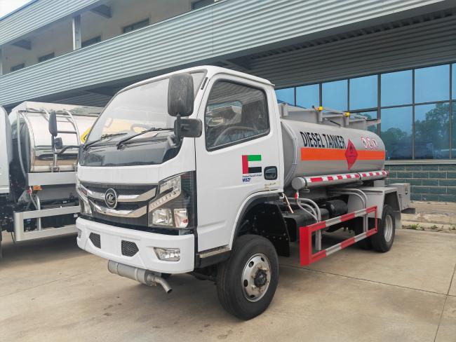 CLW Brand 4x2 Mobile Fuel Dispenser Truck Diesel Tanker Truck