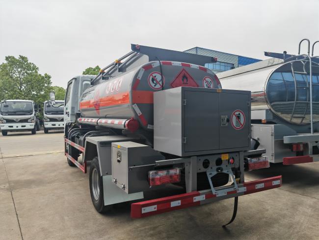 CLW Brand 4x2 Mobile Fuel Dispenser Truck Diesel Tanker Truck