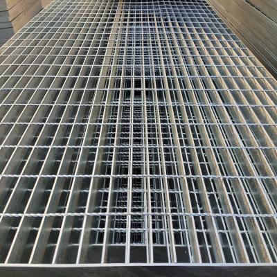 中国 産業6000*1000mmの金属の格子版のステンレス鋼の格子網の床の鋼鉄格子 販売のため