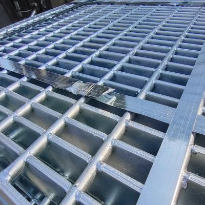 China Hot Dip Galvanized Steel Driveway Grating Heavy Duty Metal Bearing Rebar 10mm Thickness for sale