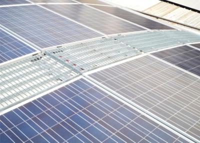 Chine Le passage couvert solaire de toit a crénelé râper Access aux installations solaires de dessus de toit à vendre