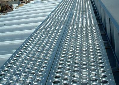 China Agujero perforado del círculo de la hoja el rallar del metal de la calzada del acero de carbono perforado en tejado en venta