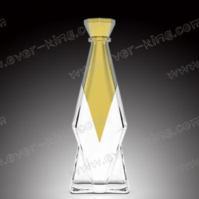 China 500mL Empty Glass Liquor Bottles , 570g Fancy Vodka Bottles for sale