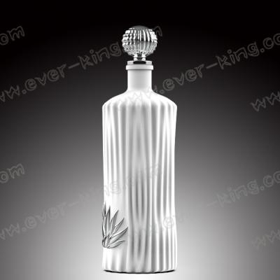 China Botella de cristal 750ml sin plomo del Tequila transparente vacío del vino en venta