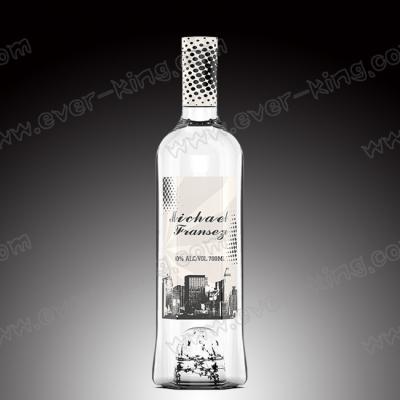 China Botella de vidrio de tequila redonda con logotipo personalizado vacío Frosted 700ml en venta