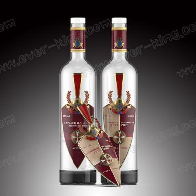 China 500mL Liquor Vodka Glass Bottles With Shield Shaped Metal Label for sale