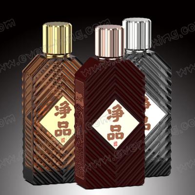 China Cork Crystal Rum Liquor Glass Bottles Luxury Custom Design 700ml for sale