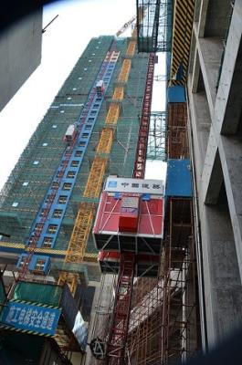 China Solo alzamiento exterior del emplazamiento de la obra del elevador el 150m de la construcción de la jaula 11kw en venta