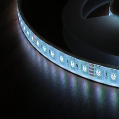 China Cinta flexible teledirigida de la tira 24v LED de SMD 5050 RGB LED para el techo de la barra en venta
