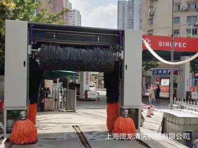 Chine 380v/20.5Kw Besoin d'énergie Nettoyeur de voiture à rouleaux avec système de pulvérisation d'eau à vendre