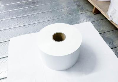 China Rolo de papel auto-aderente pegajoso para trás, etiquetas de rolo impermeáveis de PET fosco à venda