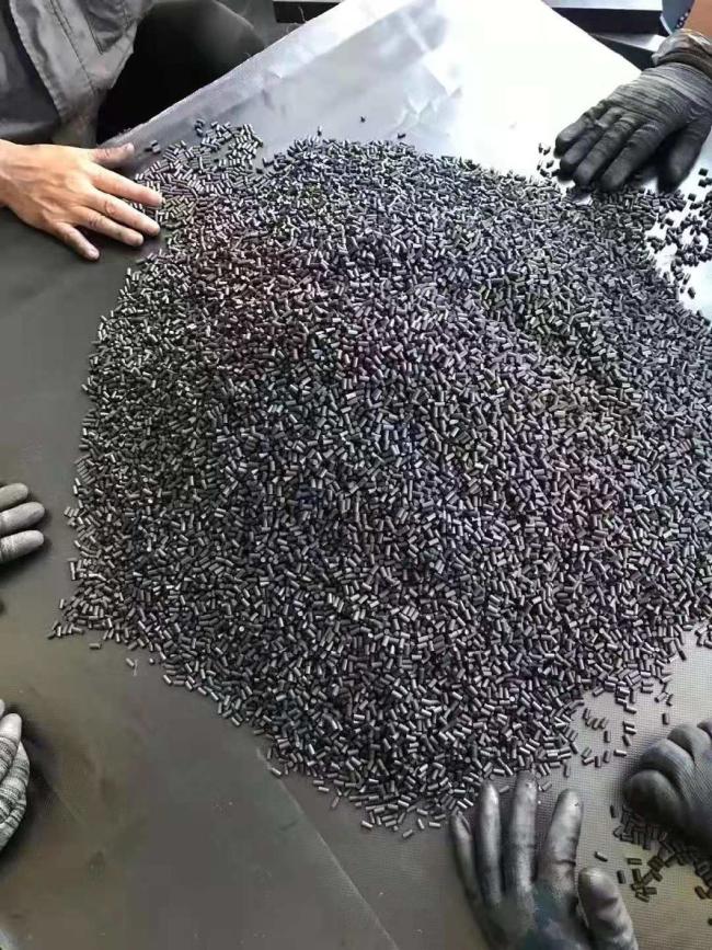 Self-Lubricant Without Oil Cylinder of Graphite Rod