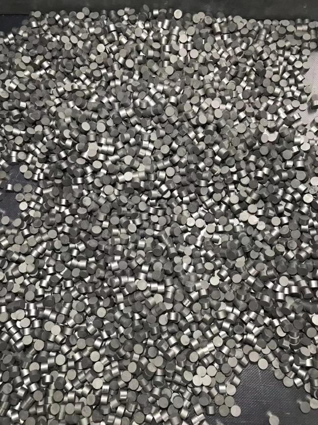 Self-Lubricant Without Oil Cylinder of Graphite Rod